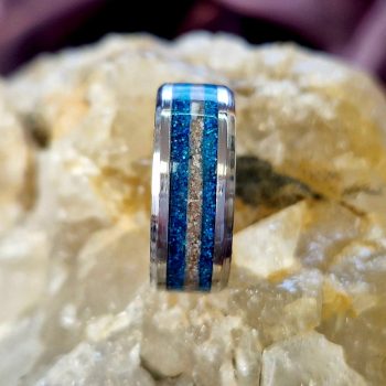 Hamvakkal készült kegyeleti gyűrű dupla pigmentsávval