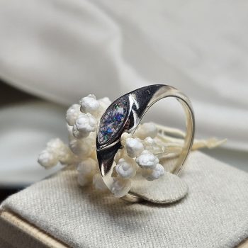 Fényőrző – navette emlékgyűrű kékeszöld opállal